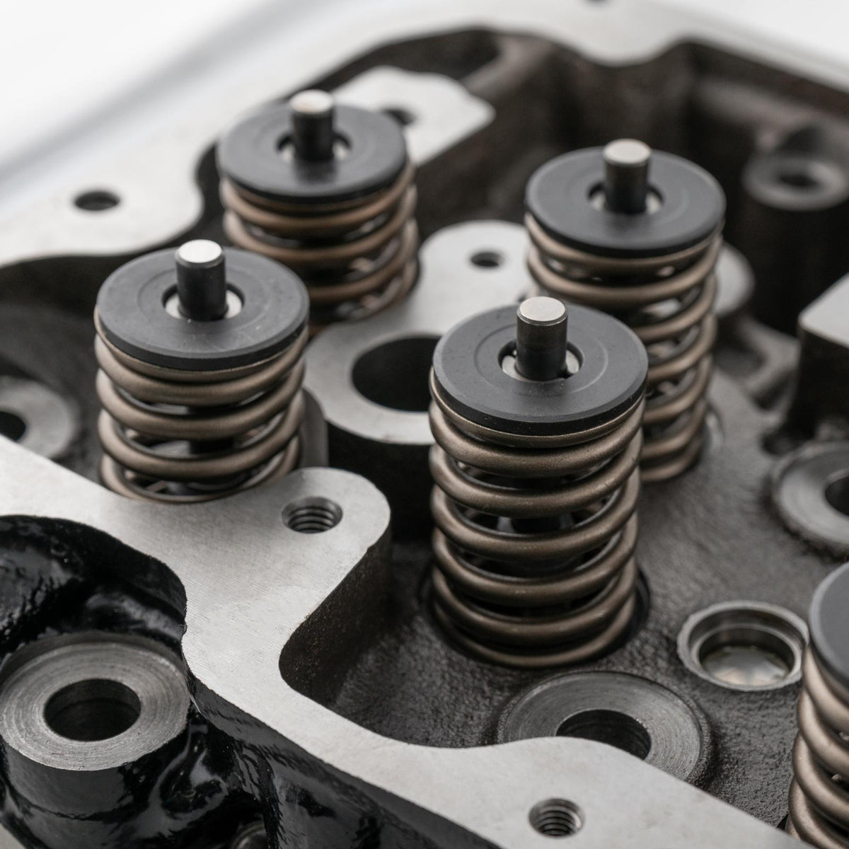 Pacific Engineering PPE Power Cylinder Head (One) Cast Iron - GM 6.6L Duramax 2004.5-2010 LLY LBZ LMM Ported 110100113 | 110100113